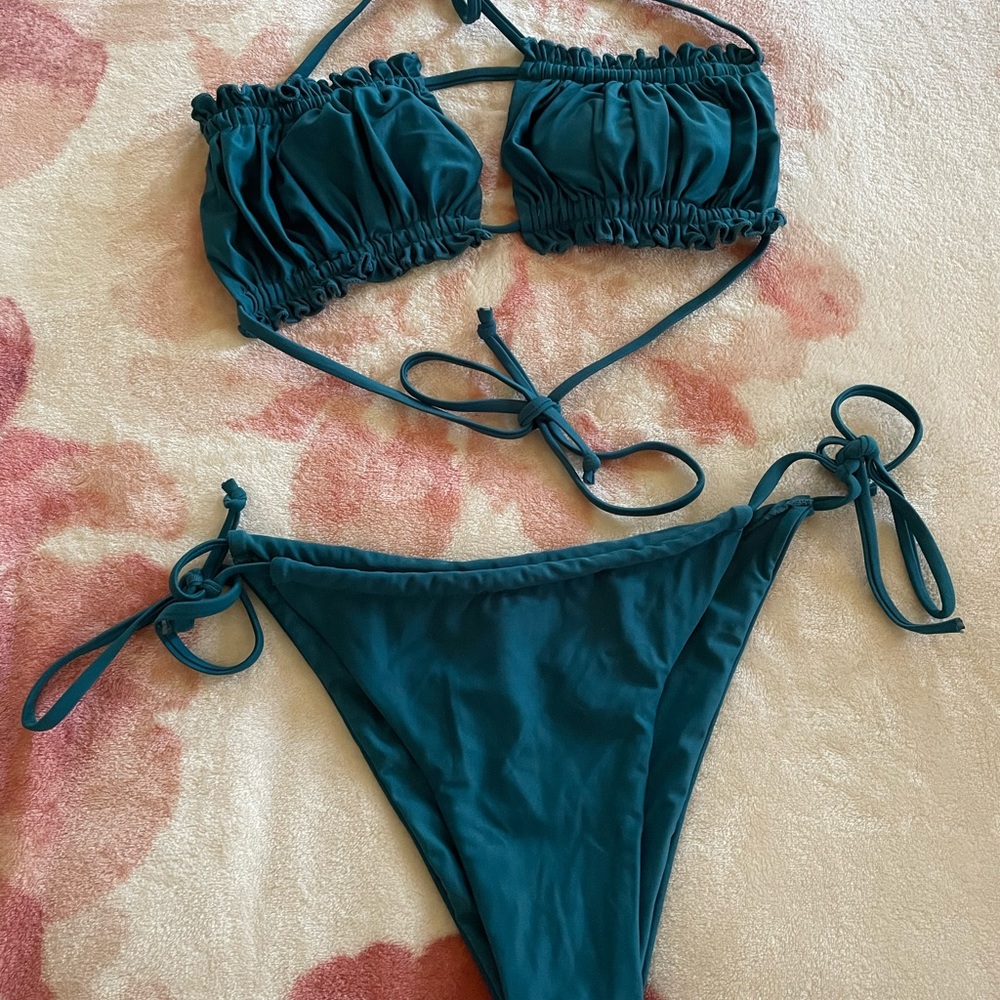 Dark green bikini 🌿